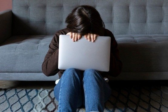 Rede Social é condenada a indenizar jovem que teve imagem usada em perfil falso de cunho sexual