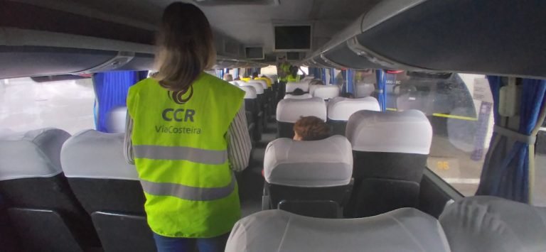 CCR ViaCosteira e PRF realizam ação educativa na Rodoviária de Tubarão