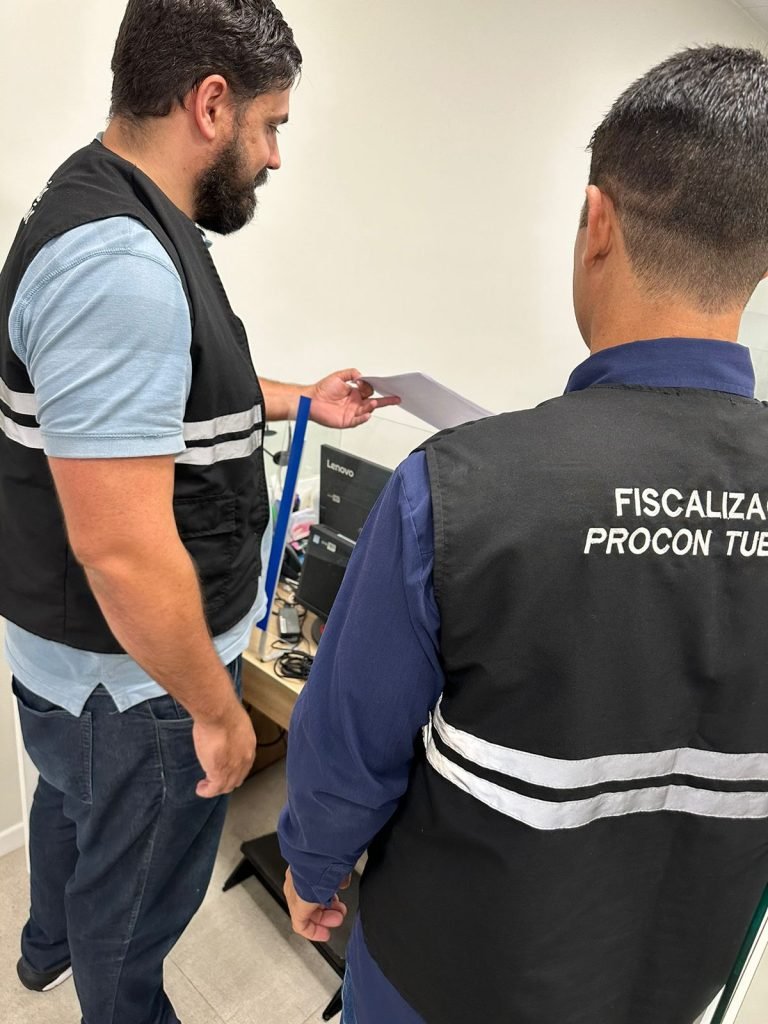 Procon entrega ofício em 14 estabelecimentos de saúde