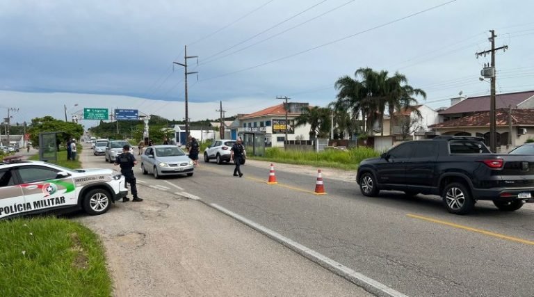 Operação Laguna mais Segura implanta barreira na entrada da cidade