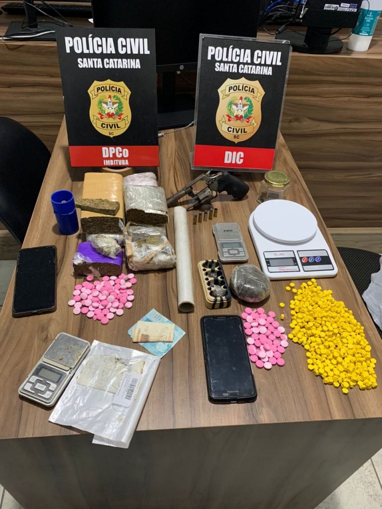 Polícia Civil prende duas pessoas em flagrante na praia do Rosa em Imbituba