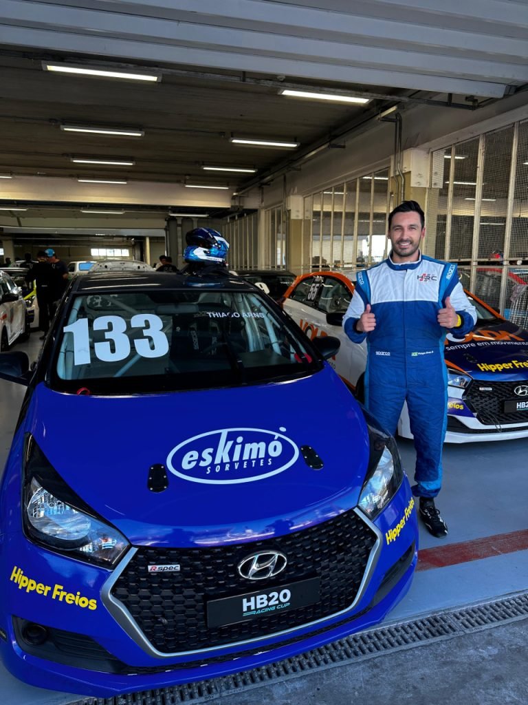 Thiago Arns, piloto tubaronense, faz quarto melhor tempo em Interlagos para estreia neste final de semana