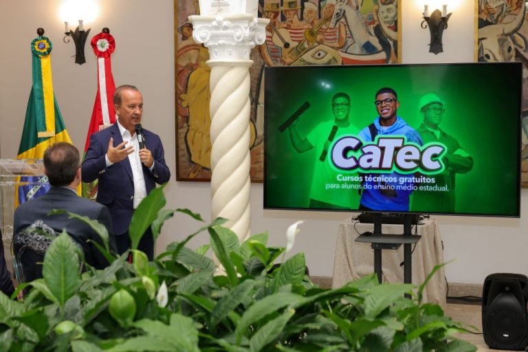 Governador faz apresentação do projeto de profissionalização de estudantes de escolas públicas