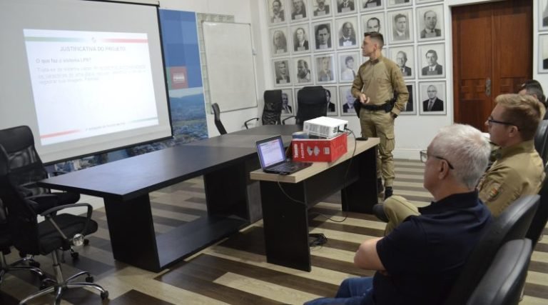 Polícia Militar, em Tubarão, apresenta projeto de Muralha Virtual para reconhecimento de placas automotivas