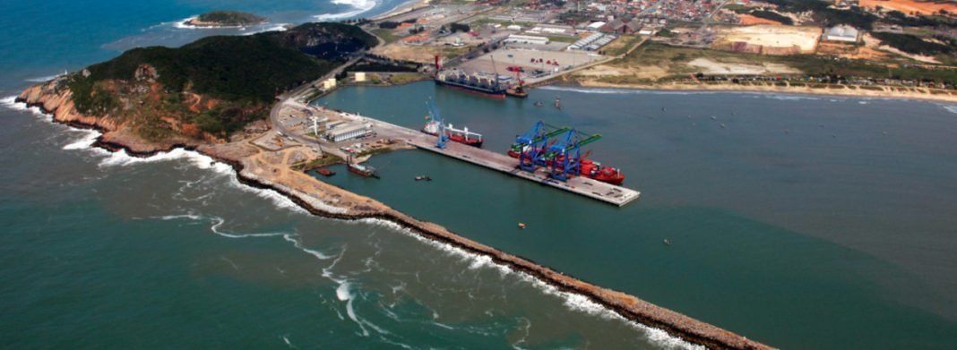 porto-de-imbituba Imagem mostra berços de atração do Porto de Imbituba, no Sul de SC.
