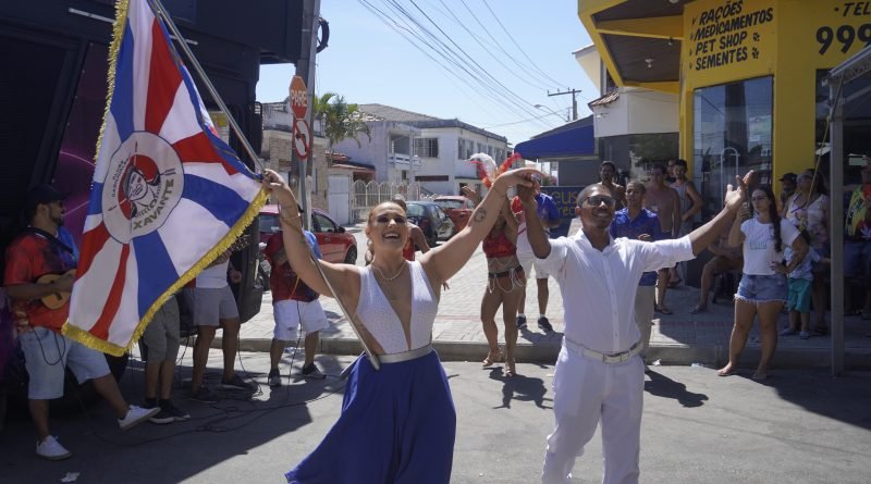 Xavante Laguna Passistas desfilam na Praça Souza França, no bairro Magalhães, durante os festejos de Carnaval, em Laguna