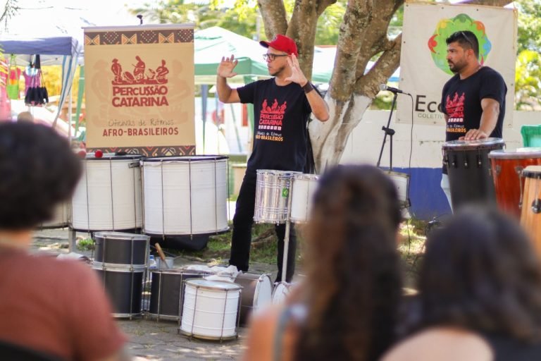 Palestras e Oficinas sobre ritmos afro-brasileiros no Quilombo Ilhotinha