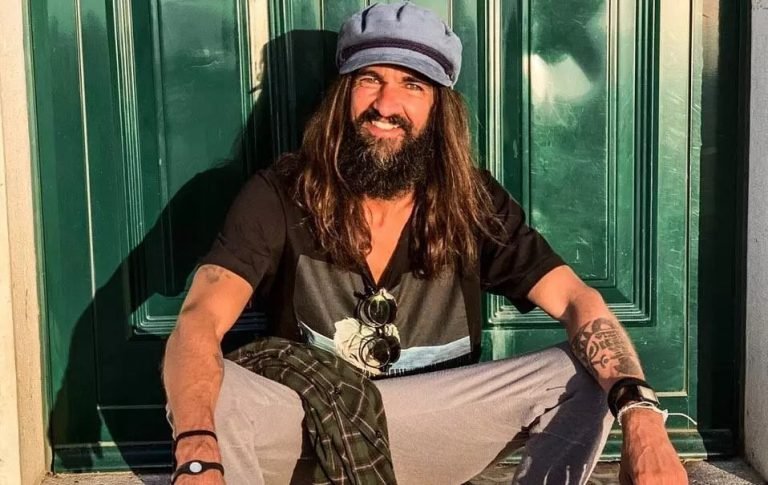 Últimos ingressos! Armandinho celebra os 20 anos da Hangar 737 neste sábado (16)