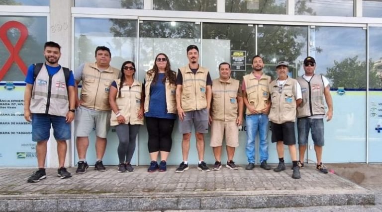 Agentes de endemia de Imbituba realizam vistorias e controle de focos de dengue