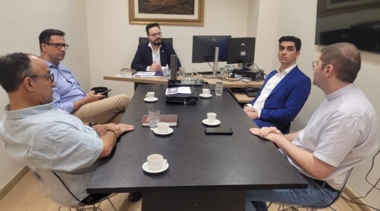 Fundações culturais de Tubarão e Santa Catarina discutem parcerias em Florianópolis: impulsionando a cultura local