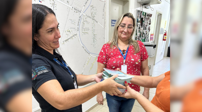 Procon distribui cartilhas sobre direitos do consumidor em unidades de saúde