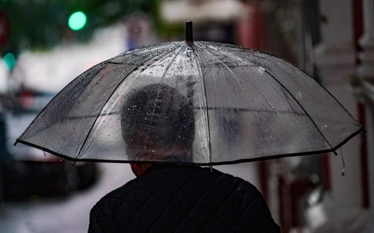 Frente fria mantém chuva e frio em SC até quarta-feira
