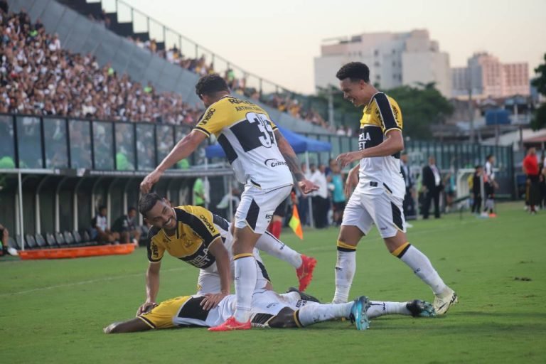 Criciúma atropela o Vasco em pleno São Januário e faz 4 a 0 no time carioca