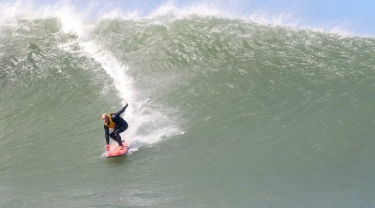Laguna sediando histórico evento de big surf: CBSURF BIG WAVE MORMAII