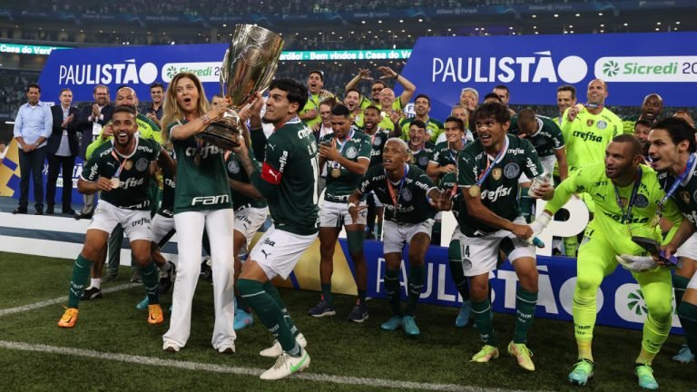 Palmeiras vence Santos por 2 a 0 e conquista tricampeonato paulista no Allianz Parque