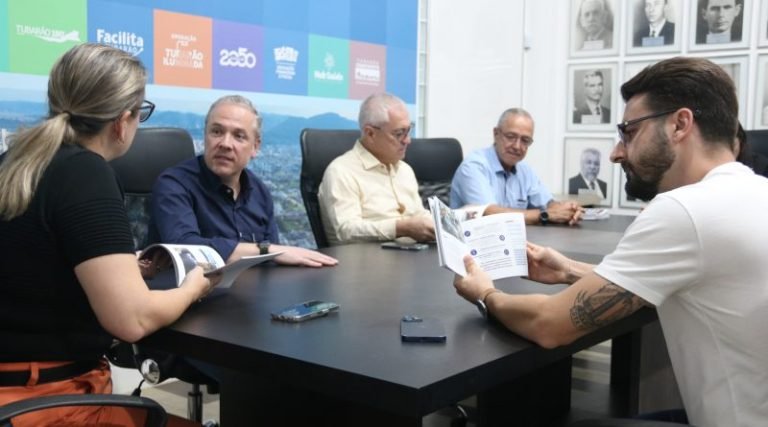 Tubarão saneamento entrega relatório de atividades 2023