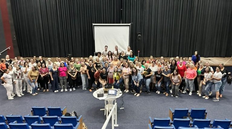 Secretaria de saúde realiza capacitação sobre dengue na Arena Multiuso