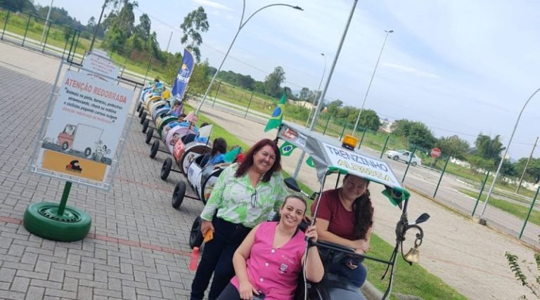 Crianças de CEIs de Tubarão têm dia de lazer com trenzinho e piquenique