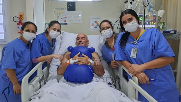 Pacientes cardíacos do HNSC agora contam novas almofadas em forma de urso”.
