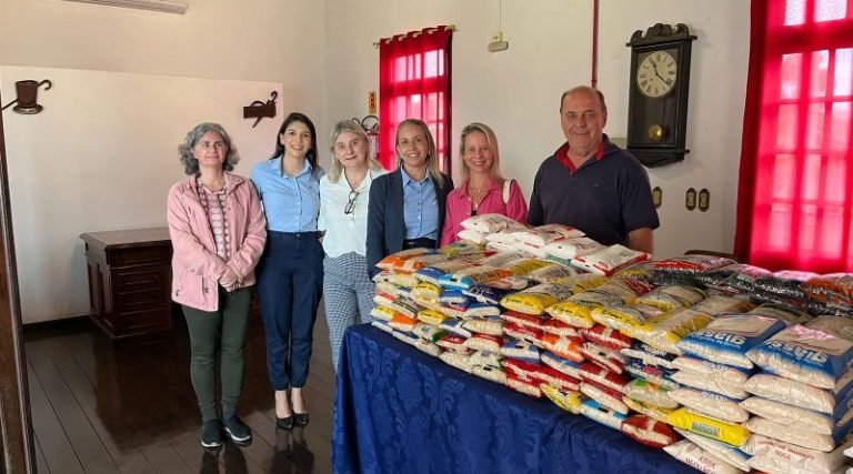 Solidariedade sobre Trilhos: Doação de alimentos beneficia comunidade Tubaronense