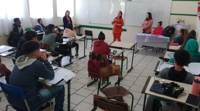 Oficina de redação para o Enem começa na Escola Álvaro Catão