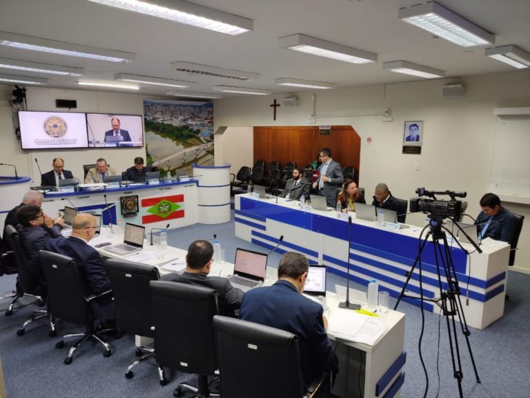 Vereadores de Tubarão aprovam projeto de lei sem aumento real de salários