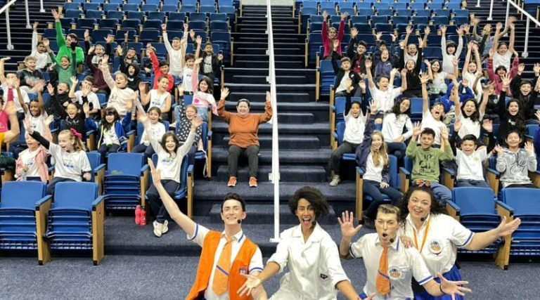 Espetáculo “ir e vir: cidadão vigilante” encanta alunos em Tubarão