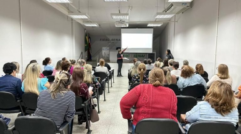 Gestores da Fundação Municipal de Educação de Tubarão finalizam capacitação semestral