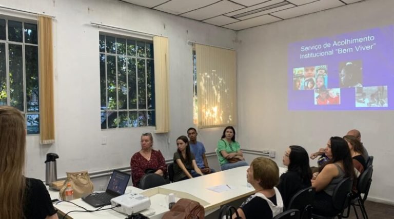 Cuidadores aprovados em processo seletivo da prefeitura de Tubarão iniciam atividades