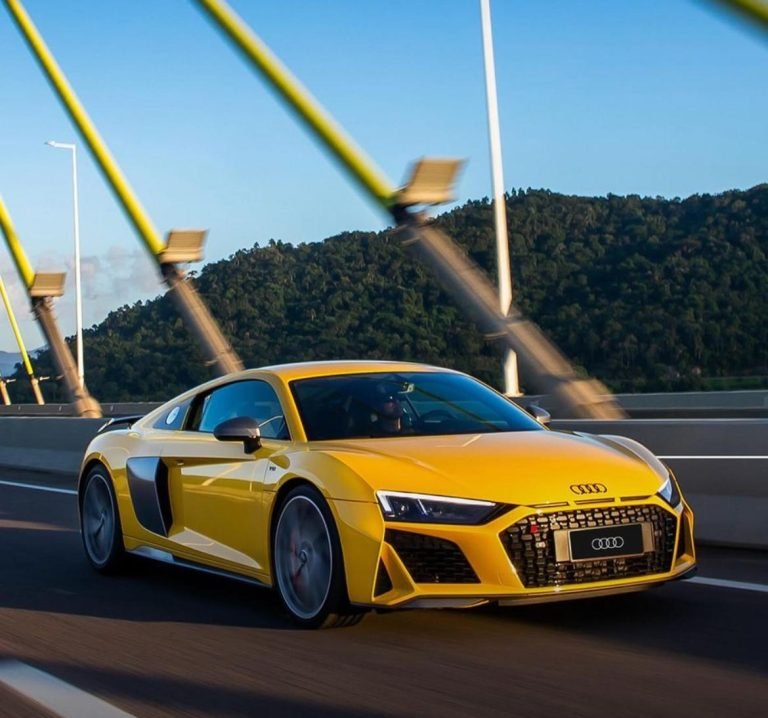 Ponte Anita Garibaldi é palco de divulgação de supercarro