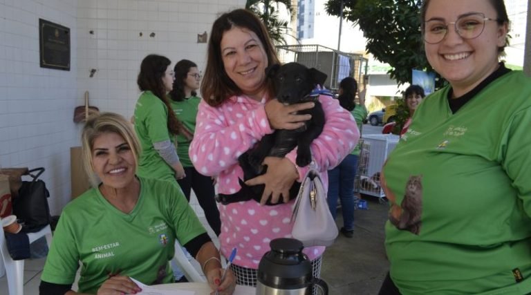 Funat promove doação de mudas e adoção de cães em Tubarão