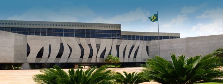 STJ decide que devedor solidário pode assumir polo ativo da execução