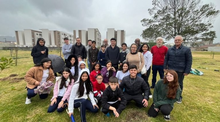 Semana do Meio Ambiente começa com plantio de árvores em Tubarão