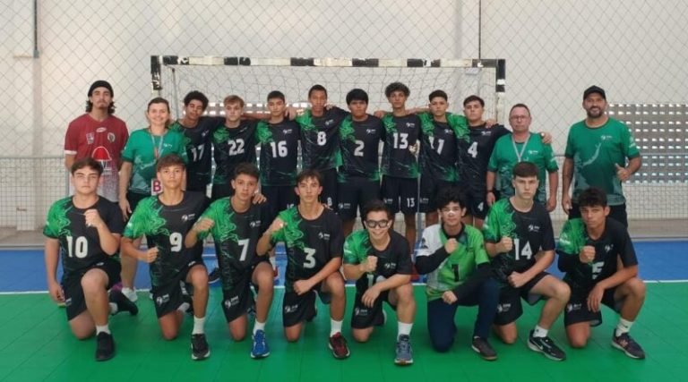Equipe de handebol de Laguna compete no Regional Joguinhos Abertos em Siderópolis