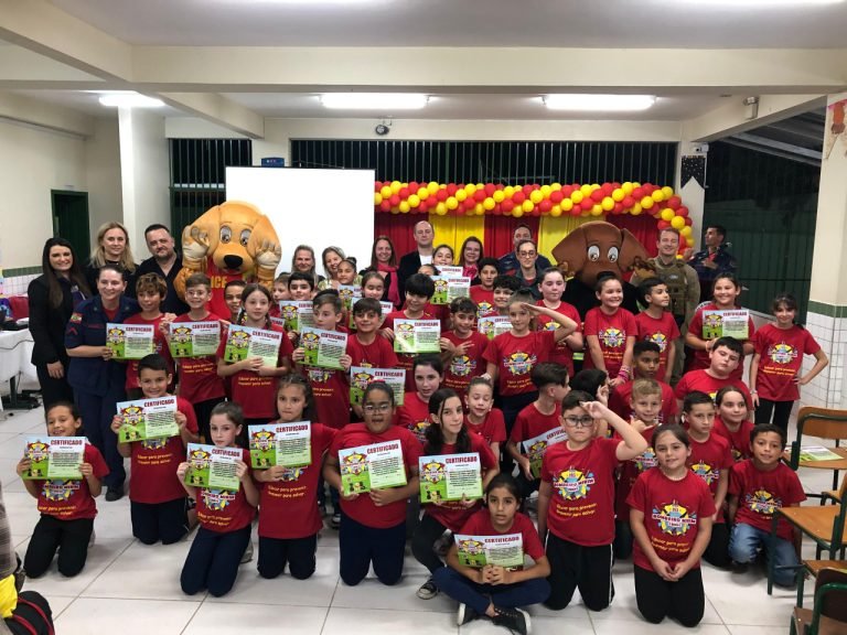 Escola estadual é a primeira a participar do Programa Bombeiro Mirim em Tubarão