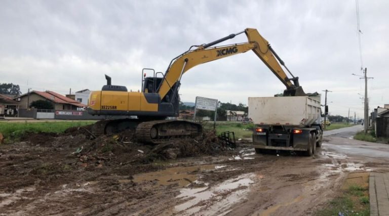 Prefeitura de Tubarão retira 230 toneladas de entulho no bairro Passagem