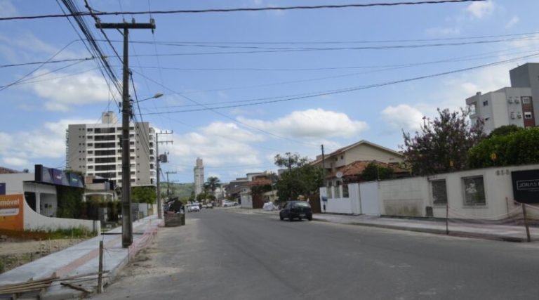 Pavimentação da rua Wenceslau Braz é retomada em Tubarão