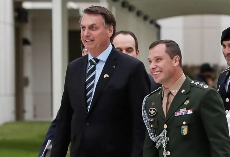 PF indicia Bolsonaro e Mauro Cid no caso das joias sauditas