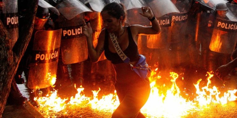 Protestos contra Maduro se espalham na Venezuela com quatro mortos