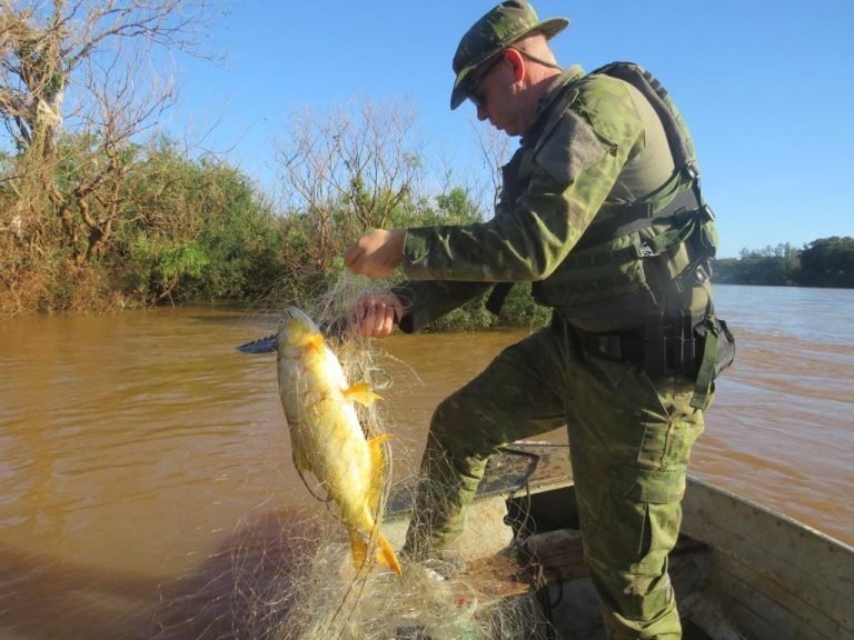 Três mil braças de rede são apreendidas em operação contra pesca predatória na Lagoa do Mirim