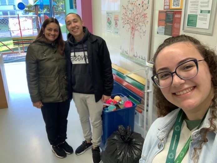 Colégio Satc arrecada 172 kg de tampinhas para apoiar rede feminina de combate ao câncer