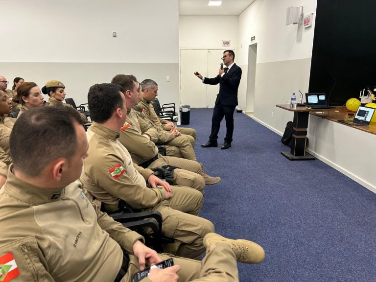 Promotor de Justiça de Araranguá orienta policiais sobre Lei Maria da Penha