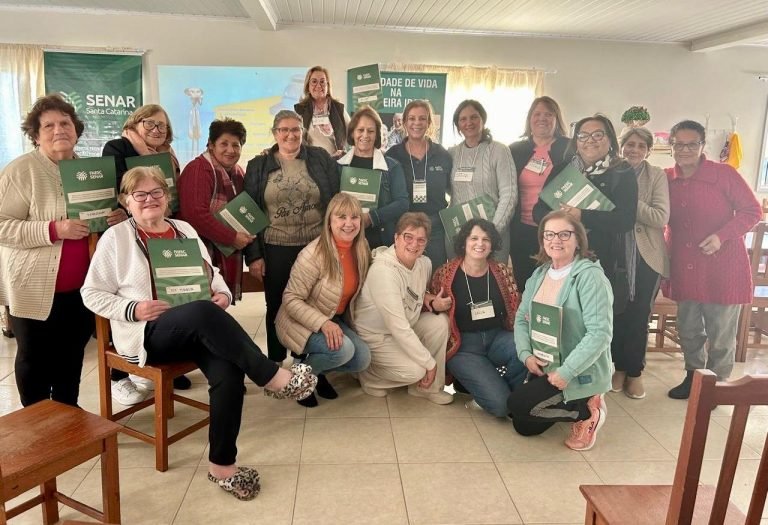 Mulheres de Tubarão participam de curso sobre qualidade de vida na maturidade