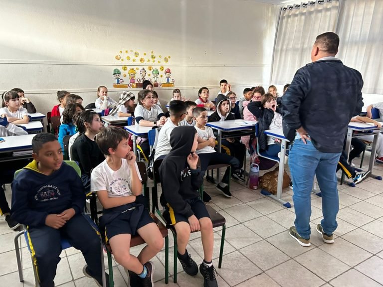 Acentra promove educação financeira em Tubarão com cinema educativo