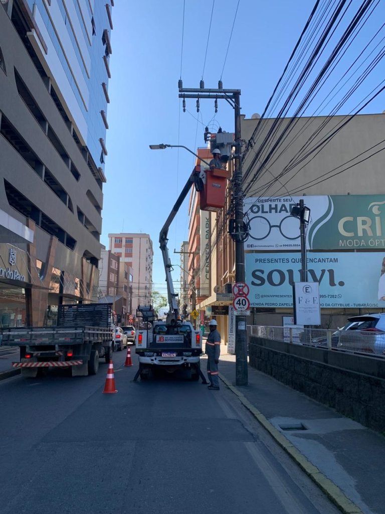 Substituição de lâmpadas por tecnologia LED melhora iluminação em Tubarão