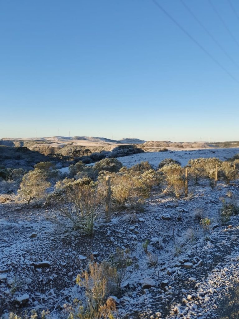 Frio intenso traz geada e risco de hipotermia em Santa Catarina