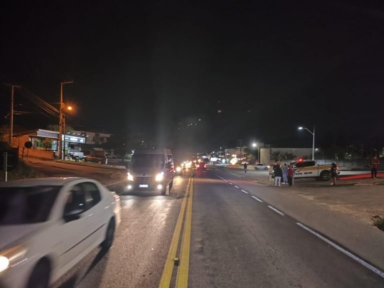 Pedestre de 75 anos morre após atropelamento por motociclista em Tubarão