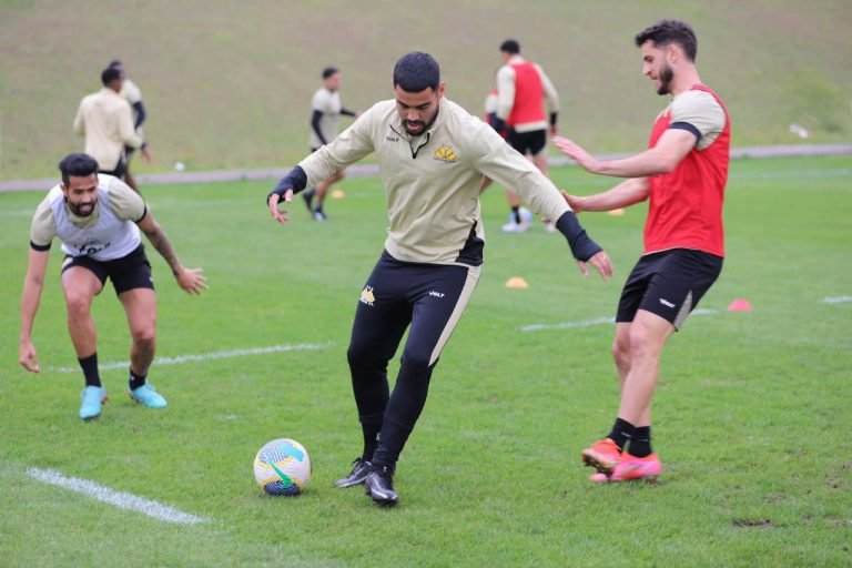 Técnico Cláudio Tencati prepara Criciúma para desafio contra Palmeiras