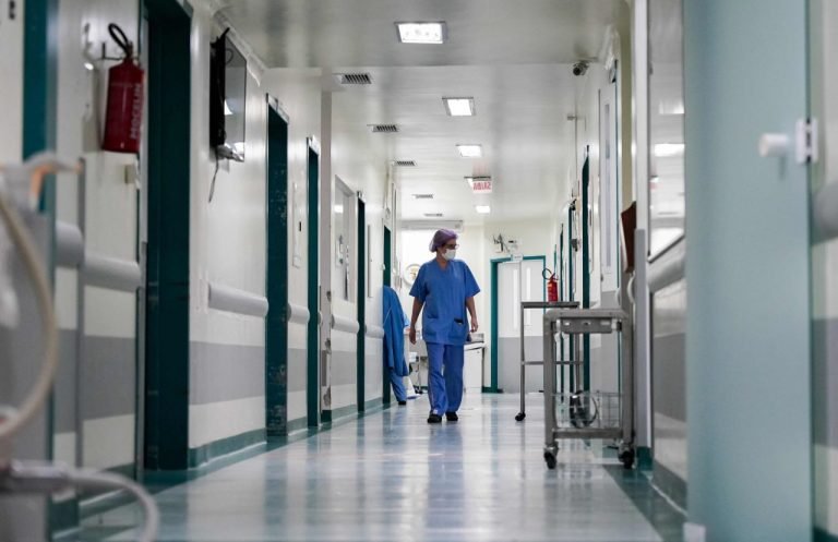 Governo de SC anuncia concurso público com 500 vagas na área da saúde