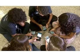 Possível banimento de celulares nas escolas gera apoio de educadores